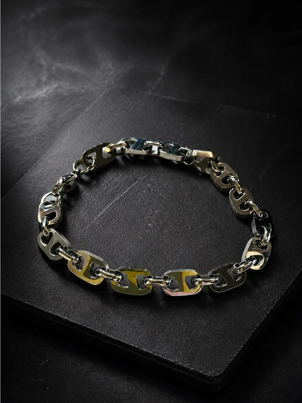 Men’s Polished Link Chain Bracelet in stainless steel.